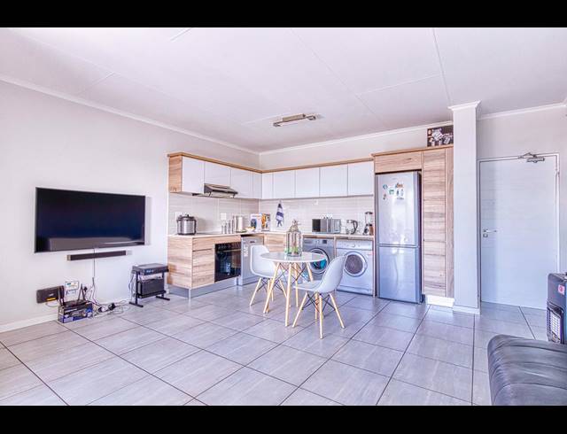 1 BEDROOM APARTMENT TO LET IN WATERFALL